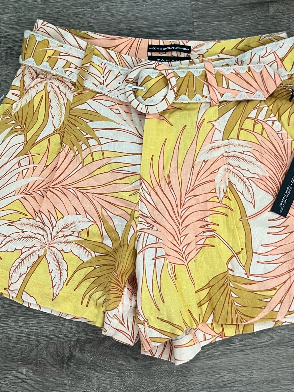 Tahari 100% Linen Tropical Palm
Belted Shorts High Rise